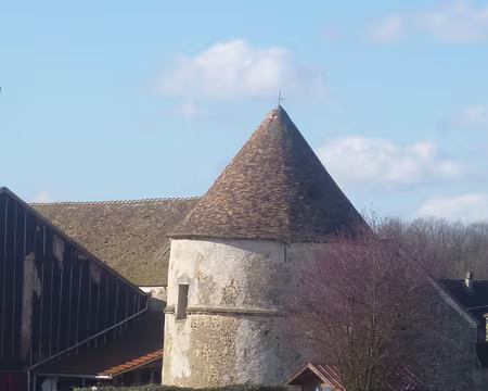 P1160311 Pigeonnier de la ferme fortifiée de Malvoisine, Senlisse