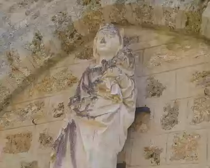 P1160315 Vierge à l'enfant en pierre, XVIè s.