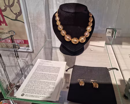 16 Collier IX° - V° siècle avant J.C. Collier IX° - V° siècle avant J.C