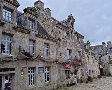 28 Locronan Locronan