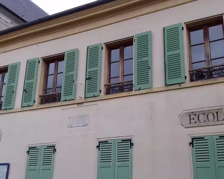 007 La mairie-école près de l’église