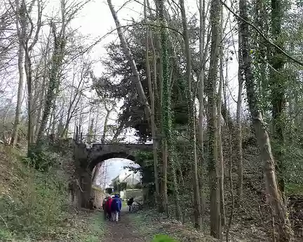 042 A l’orée de la forêt de l’Isle-Adam, le pont d’Arcole à Montsoult, construit en 1828 pour relier les châteaux de Baillet de de Maffliers
