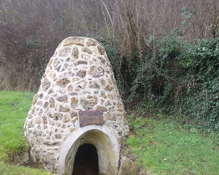 P1160438 Fontaine Midorge, hameau de Montabé.