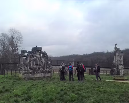 010 Le Jardin des Sculptures de la Dhuys, situé au bord de la Marne à Chessy, présente quarante sculptures monumentales réalisées par Jacques Servières à partir de...