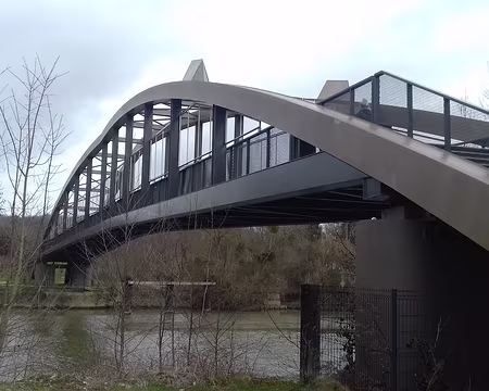 013 Depuis 2017, cette passerelle sur la Marne relie Chessy et Dampmart (longueur 78 m)
