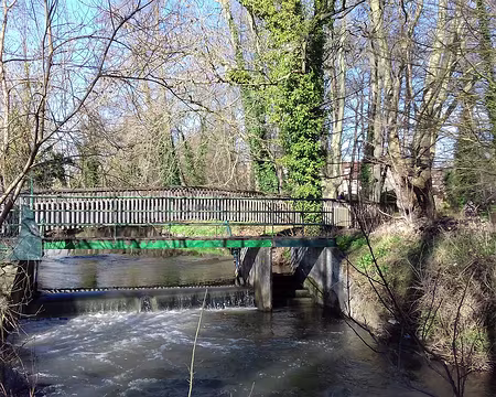009 L’une des nombreuses passerelles sur l’Orge