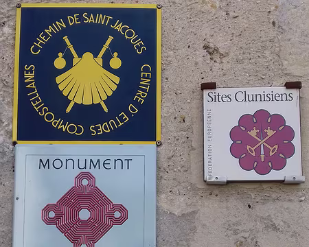 029 Depuis le XIIIème siècle, c’est une étape importante pour les pèlerins de Compostelle car elle abrite de prestigieuses et précieuses reliques