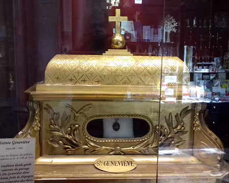 032 Châsse contenant les reliques de sainte Geneviève (420-vers 502), sainte patronne de Paris, de Nanterre (où elle est née) et … des gendarmes