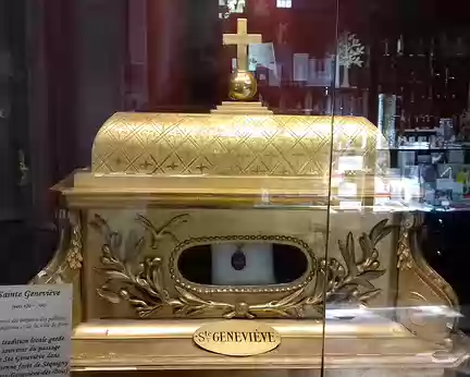 032 Châsse contenant les reliques de sainte Geneviève (420-vers 502), sainte patronne de Paris, de Nanterre (où elle est née) et … des gendarmes
