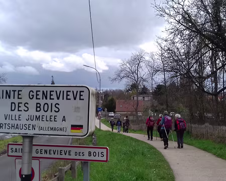 039 A Sainte-Geneviève-des-Bois, près de Longpont, sainte Geneviève aurait, selon la légende, fait jaillir une source miraculeuse lors d’une épidémie