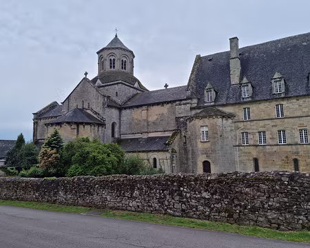 009.JPG Jouxtant l'Abbatiale, l'orphelinat où vécu de 1895 à 1901 Gabrielle (Coco) Chanel