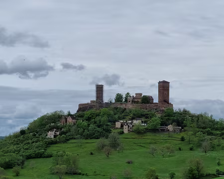 029.JPG Château de Saint-Laurent-les-Tours abritant l'atelier-musée Jean Lurçat