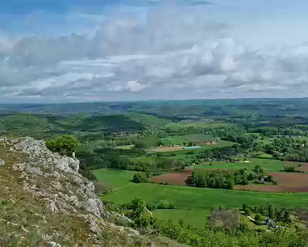 082.JPG Magnifique vue sur la campagne Lotoise où coule paisiblement la Dordogne