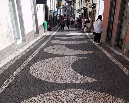 Mad002 Rue de Funchal