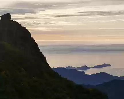Mad020 Départ de la grande traversée du Pico de Arieiro (1818 m) au Pico Ruivo (1862 m)
