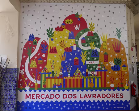 Mad110 Le Mercado dos Lavradores est un marché aux fleurs, fruits et poissons très haut en couleurs