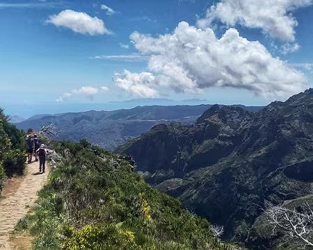 044 Vue vers le SE et les ilhas Desertas.