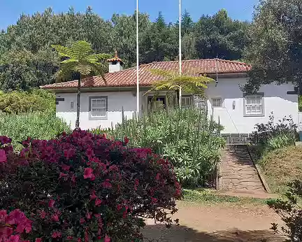 076 Maison forestière de Lamaceiros sur la levada da Portela.