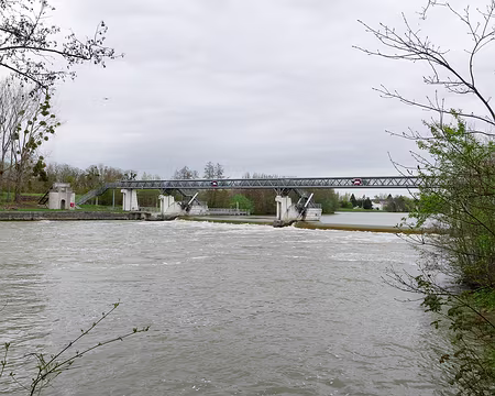 20230410-14h51m27s-P1140742-V3 Le barrage de Boran à la confluence de l'Oise et de la Thève.