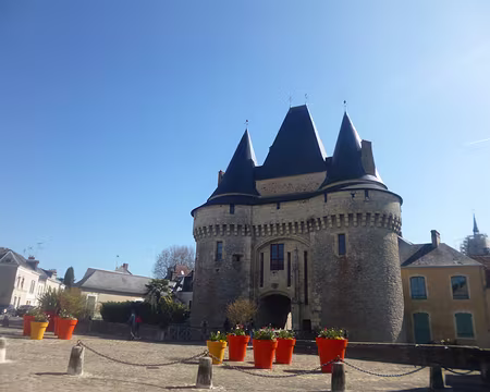 P1160525 J 1 - La Porte Saint-Julien (XVè-XIXè s.) , ouvrage militaire possédant une fonction ostentatoire et juridique, La Ferté-Bernard dans le Perche sarthois