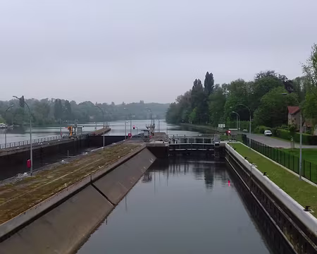 017 L’écluse vue de la passerelle