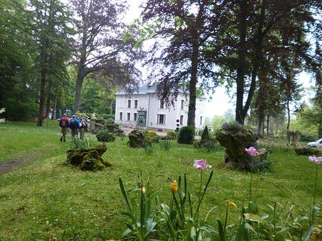 Dominique Dominique F, détail sortie