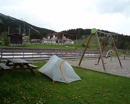 P1320990 Gréolières-les-Neiges : Entre la balançoire et l'ESF