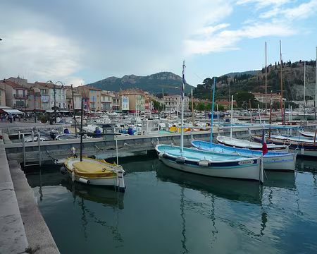 P1330137 Le port de Cassis est plus joli que celui de Saint-Tropez encombré de yatch trop gros