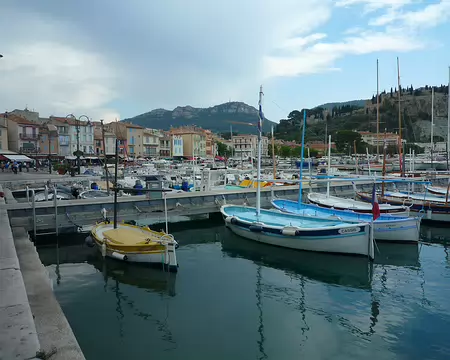 P1330137 Le port de Cassis est plus joli que celui de Saint-Tropez encombré de yatch trop gros