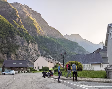 20230527-06h31m09s-PXL_20230527_043109376-V3 Départ au pied du bus