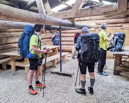 20230527-09h31m54s-PXL_20230527_073154306-V3 Cabane sans fenêtre