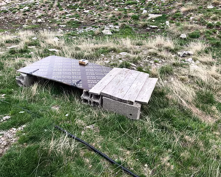 20230527-16h47m57s-IMG_0431-V3 Parpaings et porte pour une assise stable