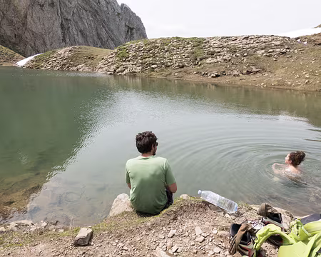 20230617-14h09m14s-XLA03735-V3 La courageuse gagne une part de gateau aux myrthilles !