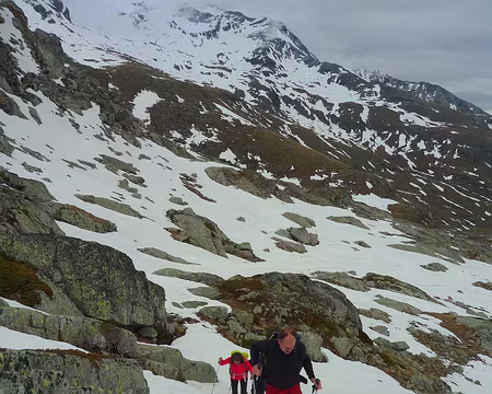 P1330187 Sous le col la pente se redresse.