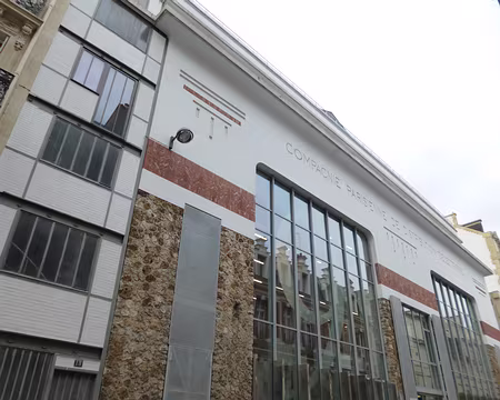 P1170021 Rue de la Tour des Dames, immeuble construit en 1929 reconverti en 2014 en centre d'animation Nouvelle Athènes