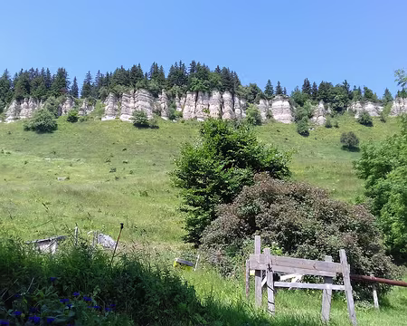 023 Les falaises vues du gite