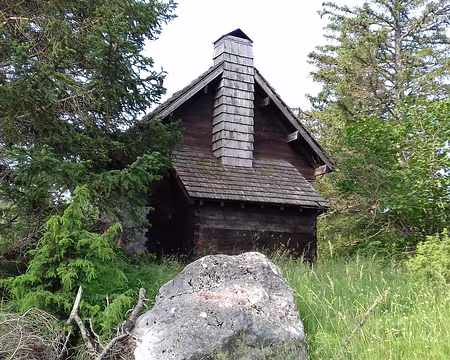 079 Maison en bois avec toit couvert de tavaillons