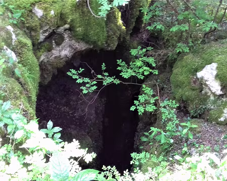 095 Scialet (gouffre) près du chemin