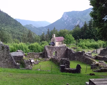 122 L’église au milieu des ruines