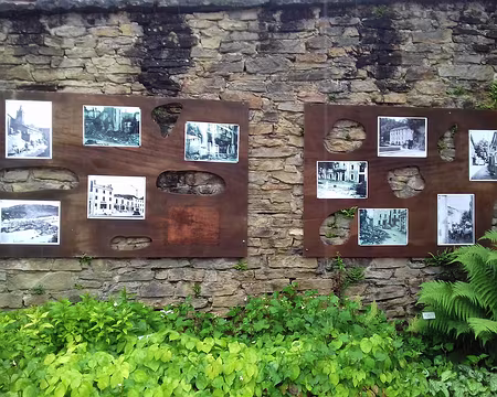 150 Jour 6- Journée de pluie consacrée à la visite de lieux de mémoire dans le Vercors drômois. Ici, la place des Fusillés à La Chapelle-en-Vercors …