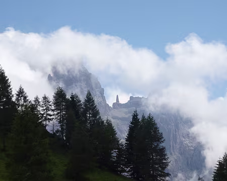 0166 encore une montée dans la brume
