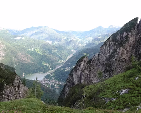 0079 vue sur Alleghe et son lac