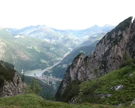 0079 vue sur Alleghe et son lac