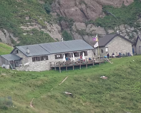 0165 pause déjeuner au refuge Pian de Fontana