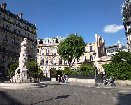 P1170090 Place Saint-Georges, buste de Gavarni