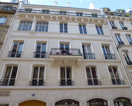 P1170109 Maison construite par Viollet-le-Duc (1814-1879) en 1860 ; il y résida de 1862 à sa mort. Rue Condorcet