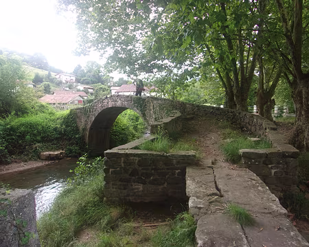 001 (021) J02 - Vieux pont en arrivant sur Sare.