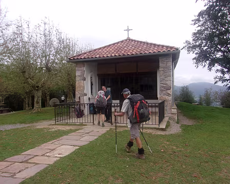 001 (025) J02 - Ainhoa, la chapelle de l'Aubépine.