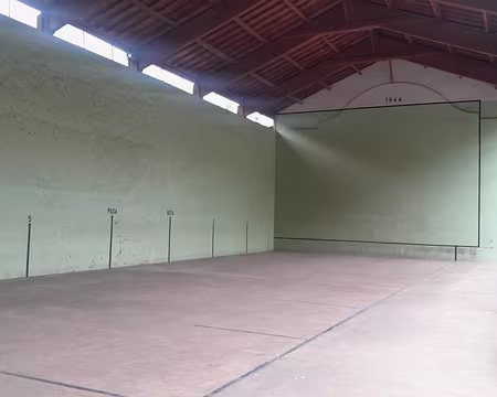 001 (032) J05 - Trinquet d'Estérençuby.