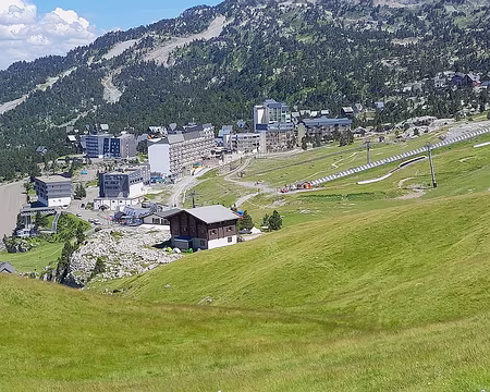 001 (037) J07 - Arrivée à la station de Arette-La-Pierre-Saint-Martin.Nous en avons fini avec le Pays Basque, nous voici dans le Béarn et plus précisément le Barétous.